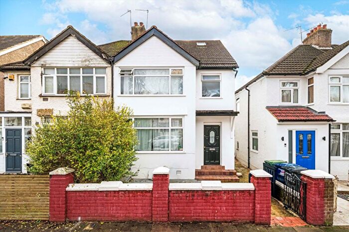 4 Bedroom Property To Rent In Beechmount Avenue, Hanwell, W7