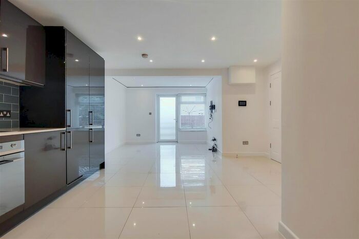 1 Bedroom Flat To Rent In Canberra Road, London, W13