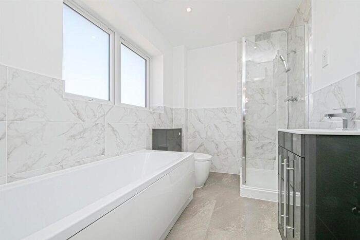 4 Bedroom Detached House For Sale In Spalding Way, Chelmondiston, Ipswich, IP9