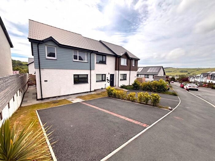3 Bedroom End Of Terrace House For Sale In Ger Y Cwm Development, Penrhyncoch, SY23