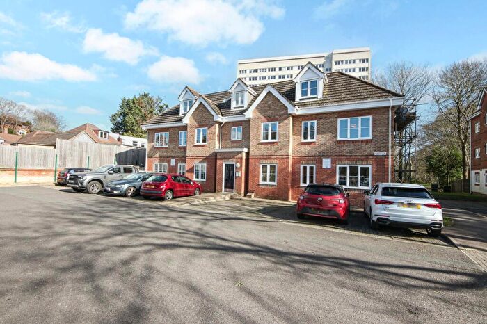 2 Bedroom Flat For Sale In Weston Lane, Weston, SO19
