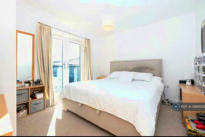 2 Bedroom Flat To Rent In Cygnet Close, Orpington, BR5