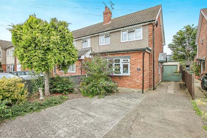 3 Bedroom Semi-Detached House For Sale In Stephens Crescent, Horndon-On-The-Hill, Stanford-Le-Hope, SS17