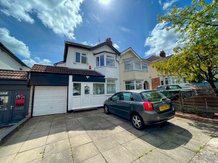 4 Bedroom Semi-Detached House To Rent In Holly Road, Oldbury, B68