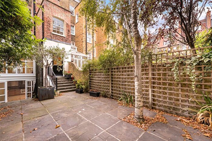 4 Bedroom Terraced House To Rent In Eaton Terrace, Belgravia, SW1W