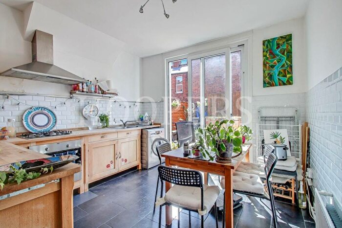 2 Bedroom Maisonette For Sale In Langton Road, London, NW2