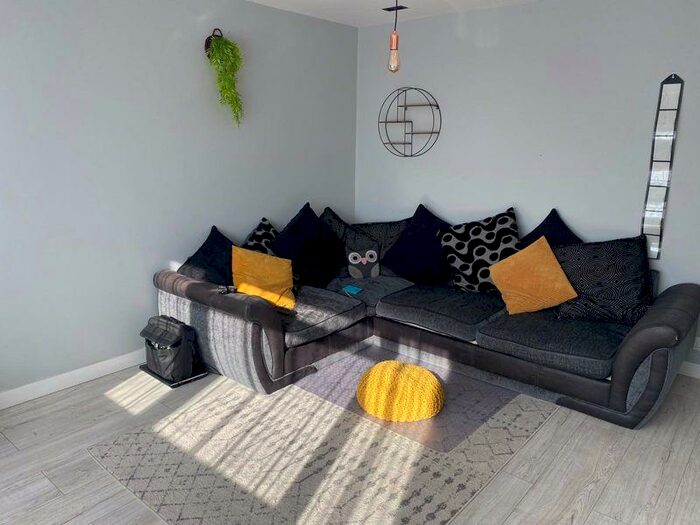 2 Bedroom Detached House To Rent In Available Now Great Bedroom St Floor Flat - Lydford Road, Bournemouth, BH11