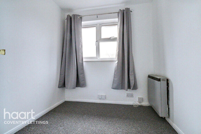 3 Bedroom Semi-Detached House To Rent In Turton Way, Kenilworth, CV8