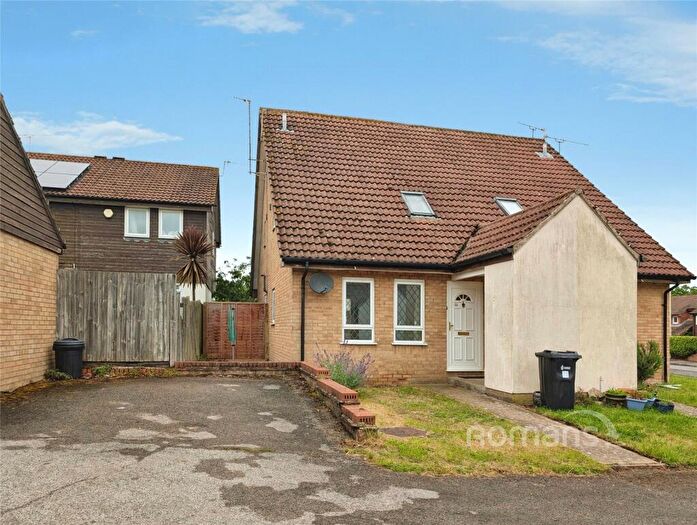 1 Bedroom Terraced House For Sale In Beaconsfield Way, Earley, Reading, RG6