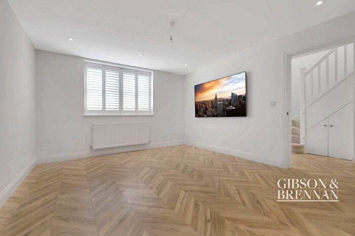 3 Bedroom Detached House For Sale In Pound Lane, Basildon, SS15