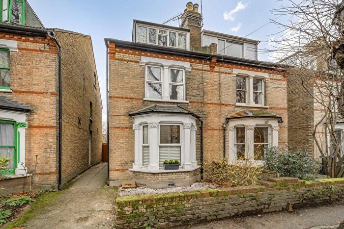 4 Bedroom Semi-Detached House To Rent In Avenue Road, Brentford, TW8