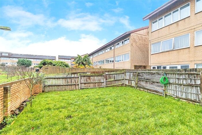 2 Bedroom Flat For Sale In Conniburrow Boulevard, Conniburrow, Milton Keynes, Buckinghamshire, MK14