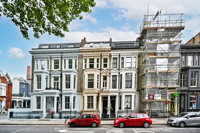 2 Bedroom Flat For Sale In Edith Grove, London, SW10