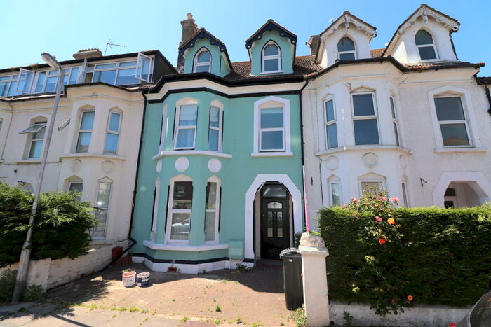 5 Bedroom Town House To Rent In Beach Road, Clacton-on-Sea, CO15