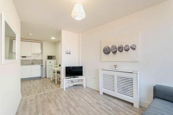 1 Bedroom Flat To Rent In Garratt Lane, Tooting Broadway, London, SW17
