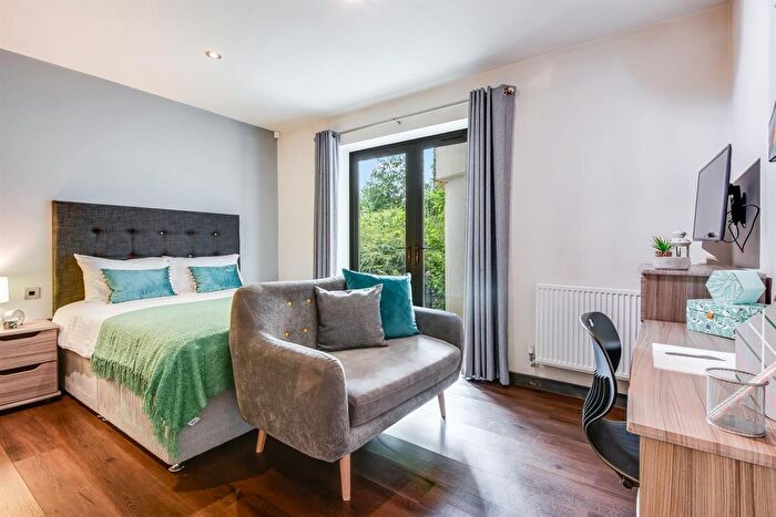 Studio To Rent In Cardigan Lane, Burley, LS4