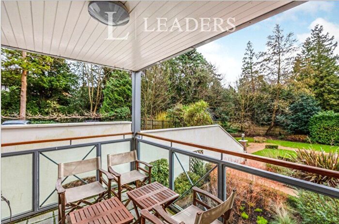 2 Bedroom Flat For Sale In Kincraig Drive, Sevenoaks, TN13