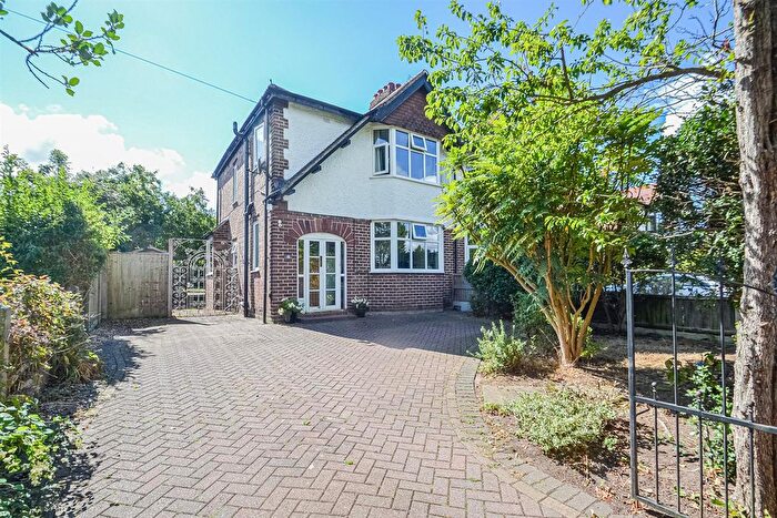 3 Bedroom Semi-Detached House For Sale In Dingleway, Appleton, Warrington, WA4