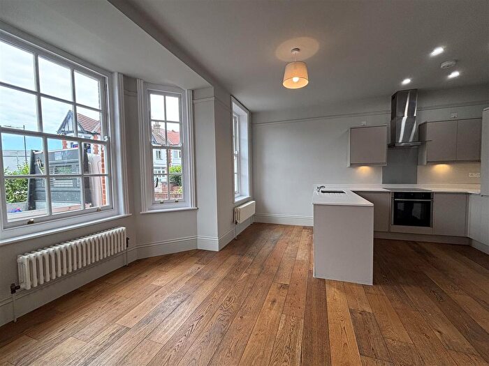 2 Bedroom Flat To Rent In Claremont Road, Westcliff-On-Sea, SS0