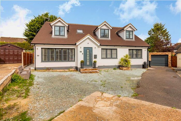 7 Bedroom Detached House For Sale In Willow Close, Doddinghurst, Brentwood, CM15