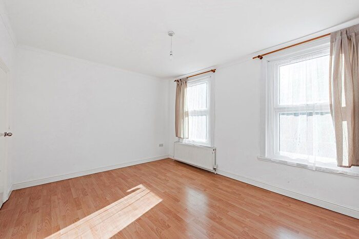 1 Bedroom Flat For Sale In Capworth Street, Leyton, E10