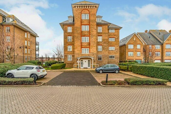 2 Bedroom Flat To Rent In Sandling Way, St. Marys Island, Chatham, Kent, ME4