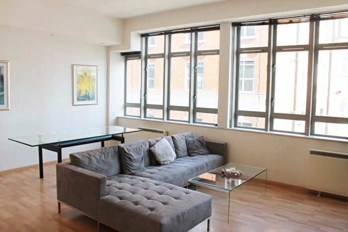 2 Bedroom Apartment To Rent In City Road, London, Greater London, EC1V