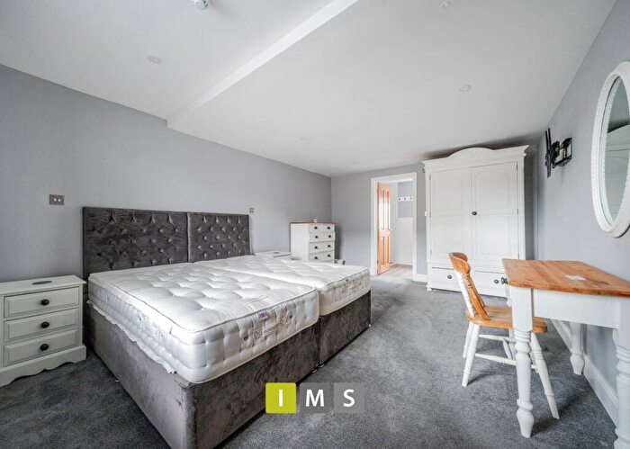 4 Bedroom End Of Terrace House To Rent In Kings End, Bicester, OX26