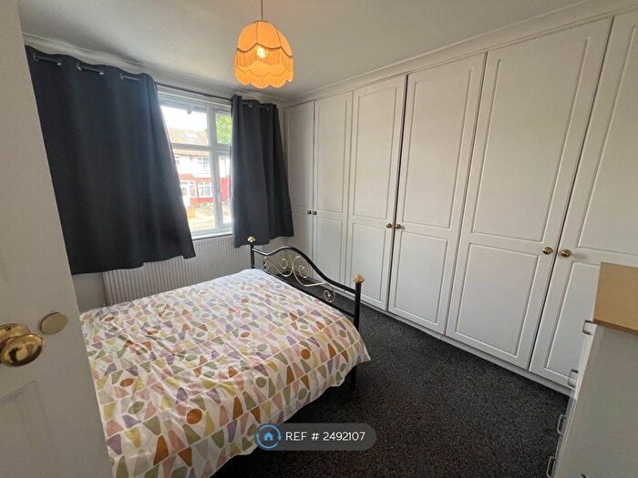 4 Bedroom Detached House To Rent In Upsdell Avenue, London, N13