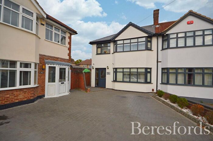 3 Bedroom Semi-Detached House For Sale In Don Way, Romford, RM1