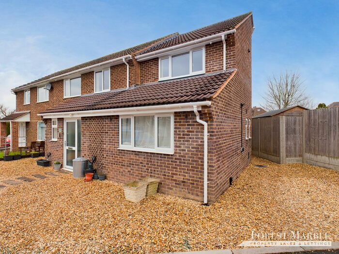 2 Bedroom Flat To Rent In Church Fields, Trowbridge, BA14