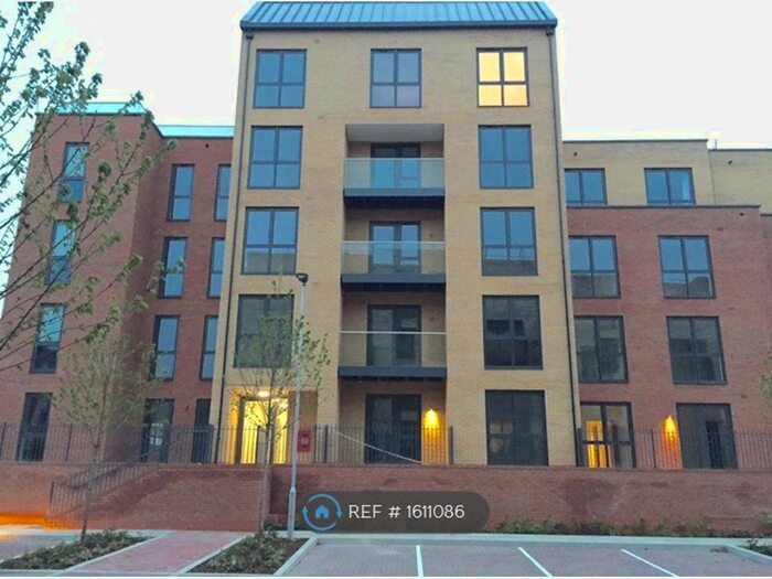 2 Bedroom Flat To Rent In Hallington Court, Edgware, HA8