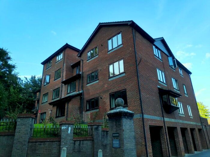 1 Bedroom Apartment To Rent In Mill Street, Redhill, RH1
