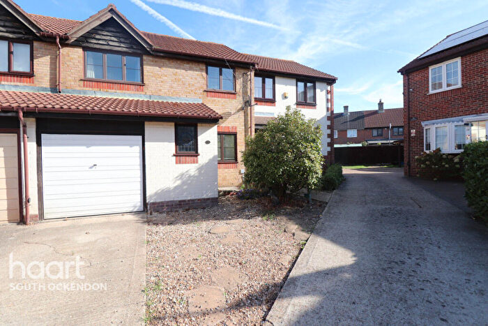 4 Bedroom Terraced House For Sale In Elmdon Road, South Ockendon, RM15