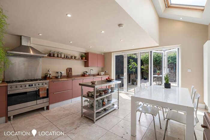 4 Bedroom Terraced House For Sale In Harcombe Road, London, N16