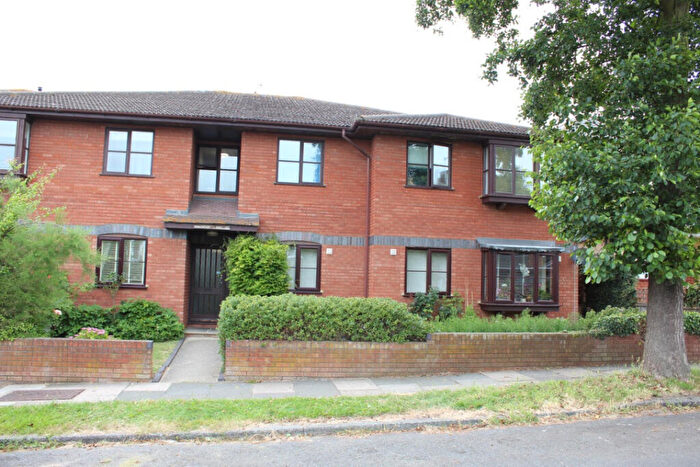 2 Bedroom Apartment To Rent In Kingswood Lodge, Kingswood Chase, Leigh-on-Sea, Essex, SS9