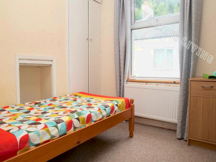 2 Bedroom House To Rent In Caellepa, Bangor, Gwynedd, LL57