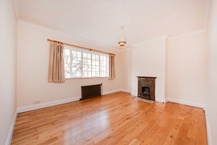 2 Bedroom Flat To Rent In Parliament Hill, Hampstead, NW3