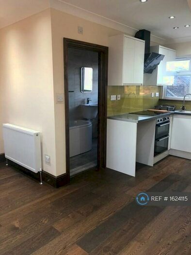 1 Bedroom Flat To Rent In Jenner Road, Rochester, ME1