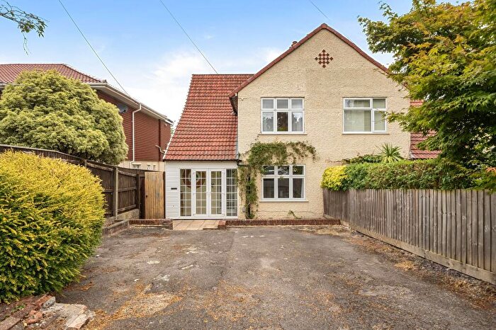 3 Bedroom Semi-Detached House For Sale In Bouverie Avenue, Salisbury, SP2