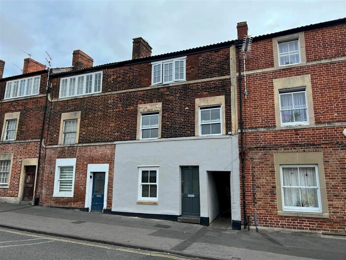 2 Bedroom Flat To Rent In Castle Street, Trowbridge, BA14