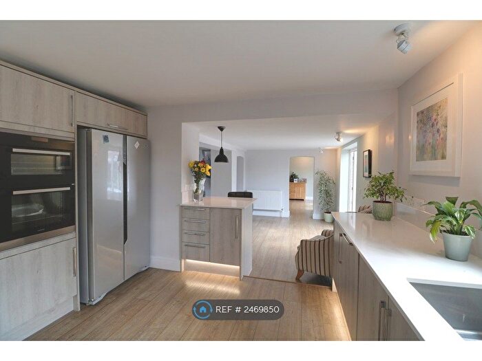 5 Bedroom Detached House To Rent In Church Crookham, Fleet, GU52