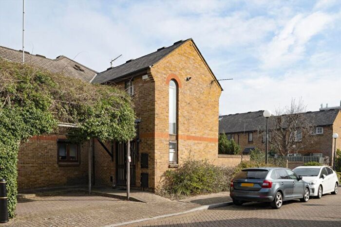 1 Bedroom House To Rent In Vinegar Street, Wapping, E1W