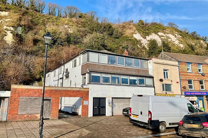 2 Bedroom Flat For Sale In Snargate Street, Dover, CT17
