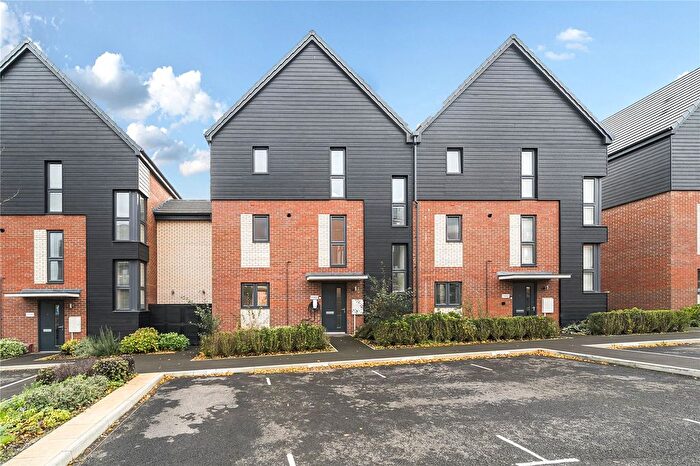 4 Bedroom Semi-Detached House To Rent In Station Road, Hook, Hampshire, RG27