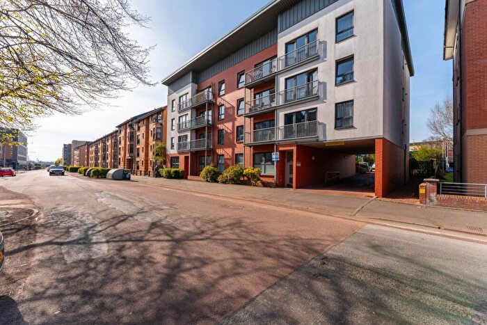 3 Bedroom Apartment For Sale In Kelvinhaugh Street, Glasgow, G3