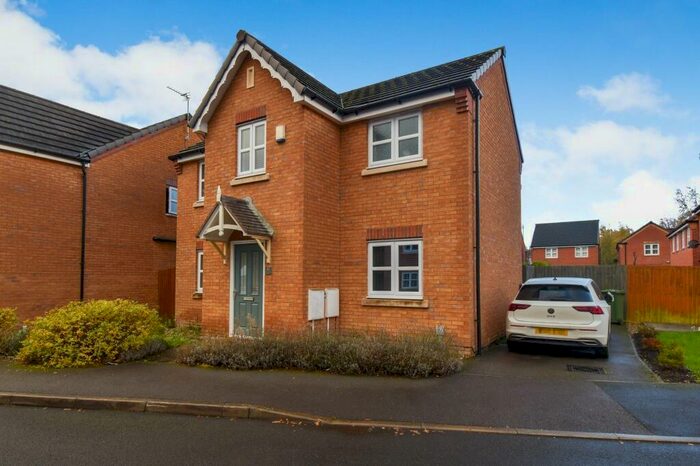 3 Bedroom Detached House To Rent In Thorncroft Avenue, Tyldesley, M29