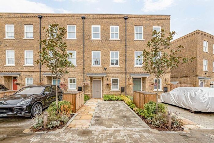 3 Bedroom Terraced House To Rent In Barrons Chase, Richmond, TW10