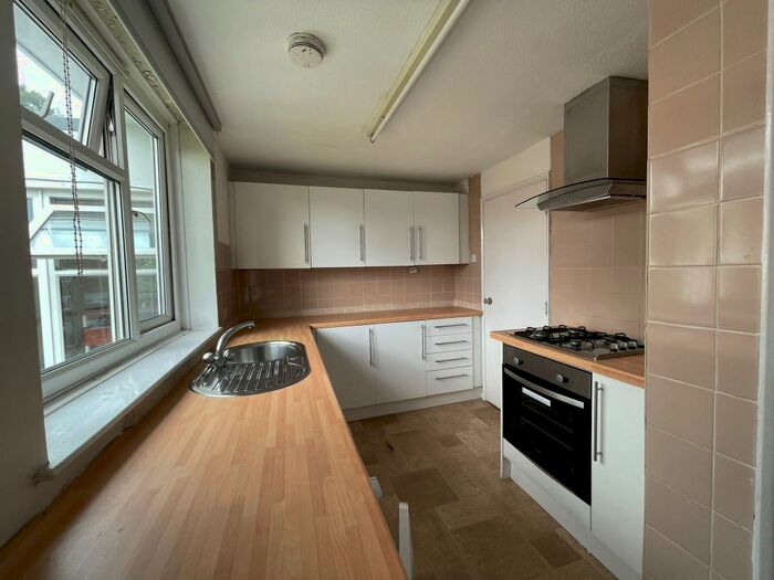 3 Bedroom Flat To Rent In Millfield Place, London, KT1