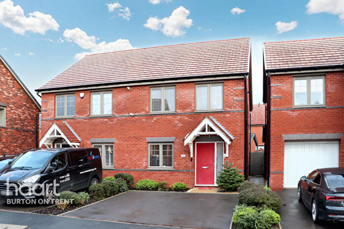 3 Bedroom Semi-Detached House For Sale In Amber Place, Swadlincote, DE11